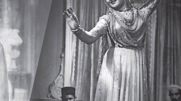 Dilip Kumar's on-screen chemistry Vyjayanthimala worked well. They paired toegether in seven films. Picture shows Vyjayanthimala as Chandramukhi in Devdas.