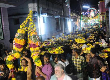 Madhurai Maniyandi Swamy Temple Offers Mutton Biriyani