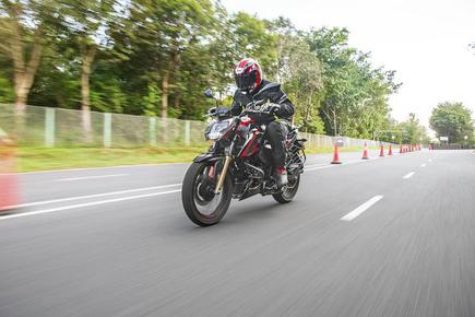 Bs Vi Tvs Apache Rtr 200 4v Review Leaning Into The Curves The