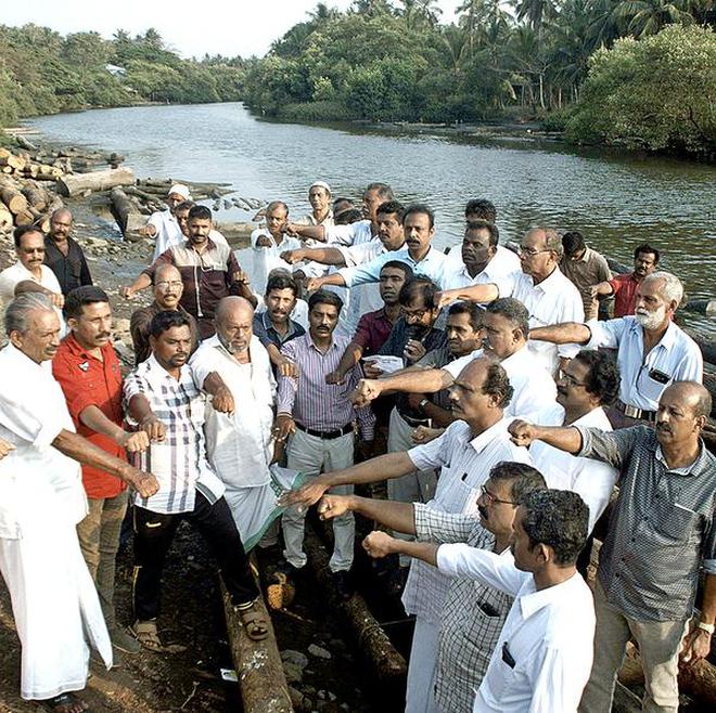 A pledge for future: Writer K.P. Ramanunni leads an oath-taking session organised by the Kozhikode District River Protection Coordination Committee at Mankavu as part of World Water Day observance on Friday.