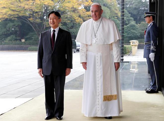 Картинки по запросу Pope Francis met in Tokyo with the Emperor of Japan