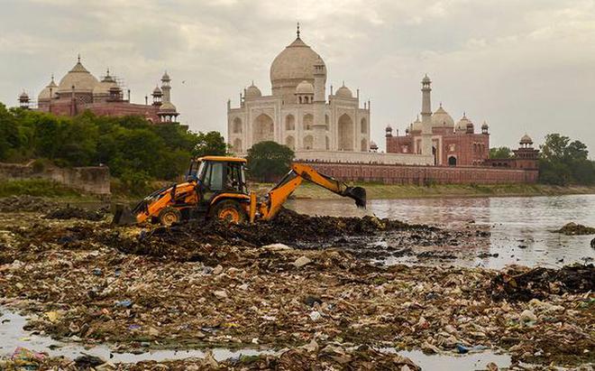 In limbo: The barrage is meant to secure the foundation of the Taj Mahal and improve the water level at Agra.