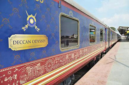 Deccan Odyssey arrives in Vijayapura - The Hindu