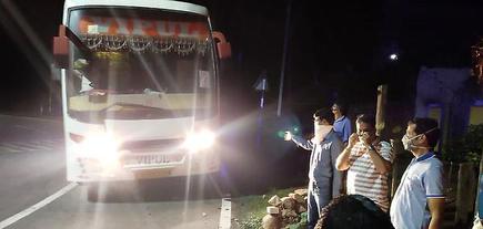 217 Odia migrant workers return from Surat by bus - The Hindu
