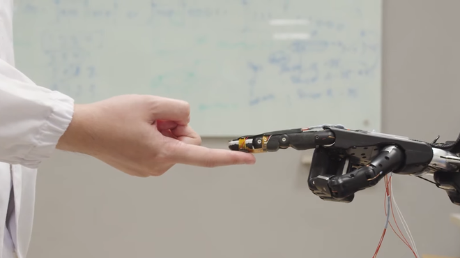 Smart foam gives robots sense of touch and ability to self-repair